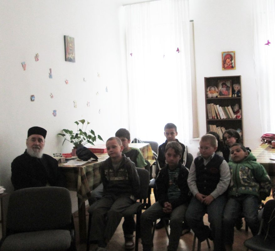 Spectacol pentru copiii Centrului de zi al Arhiepiscopiei Aradului 85711