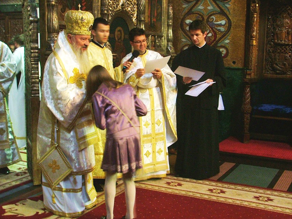 Binecuvântări arhiereşti pentru elevii merituoşi 85659