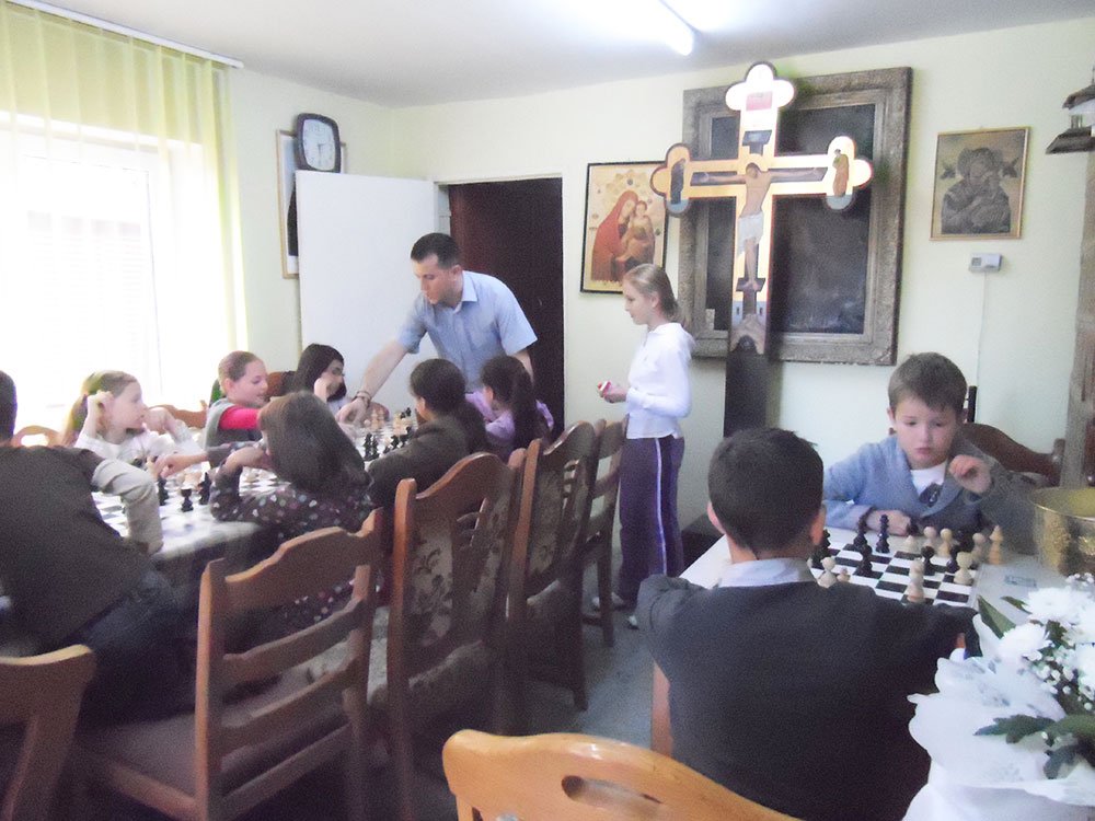 Copiii, sărbătoriţi în parohii şi şcoli 85660