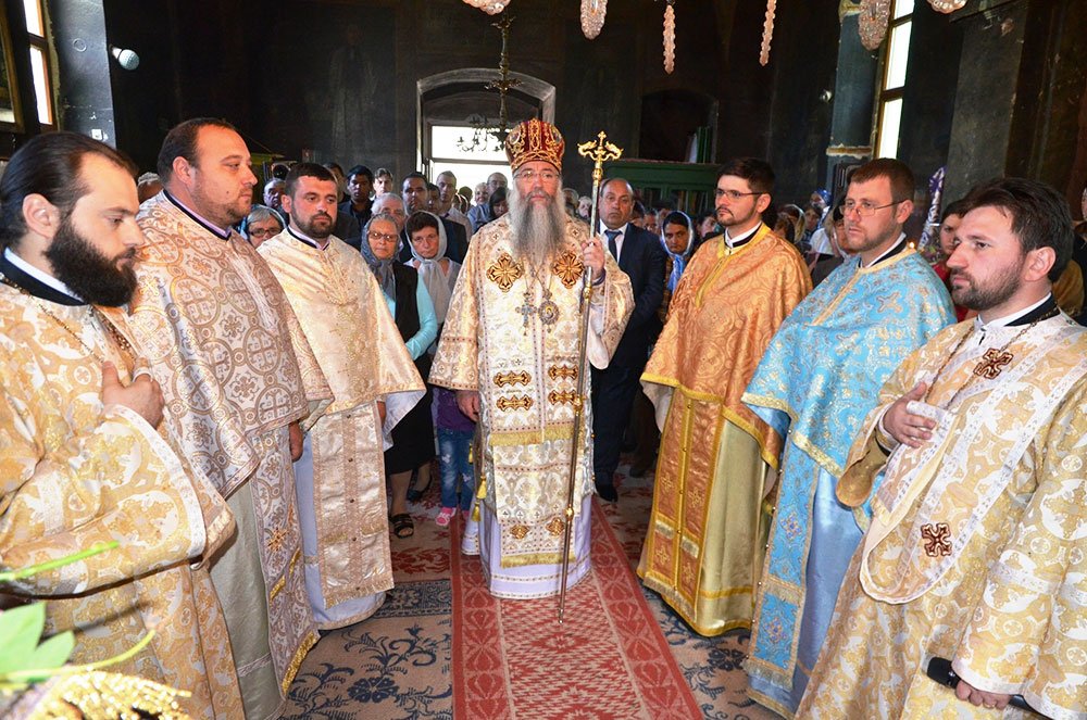 Slujiri arhiereşti la Maglavit, Râmnic, Comanda şi Băbeni 85662