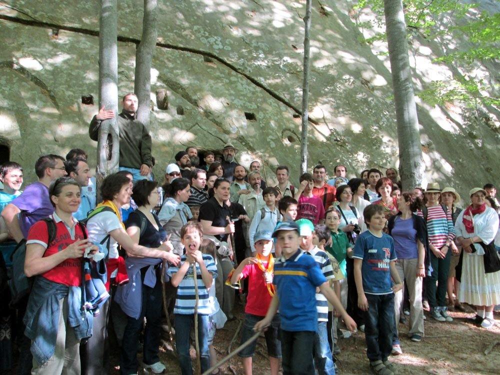 Pelerinaj la chiliile rupestre din Munţii Buzăului 85549