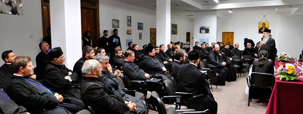 „Şi familia preotului, cu toată soliditatea ei, este aşezată sub o presiune imensă“ 85572