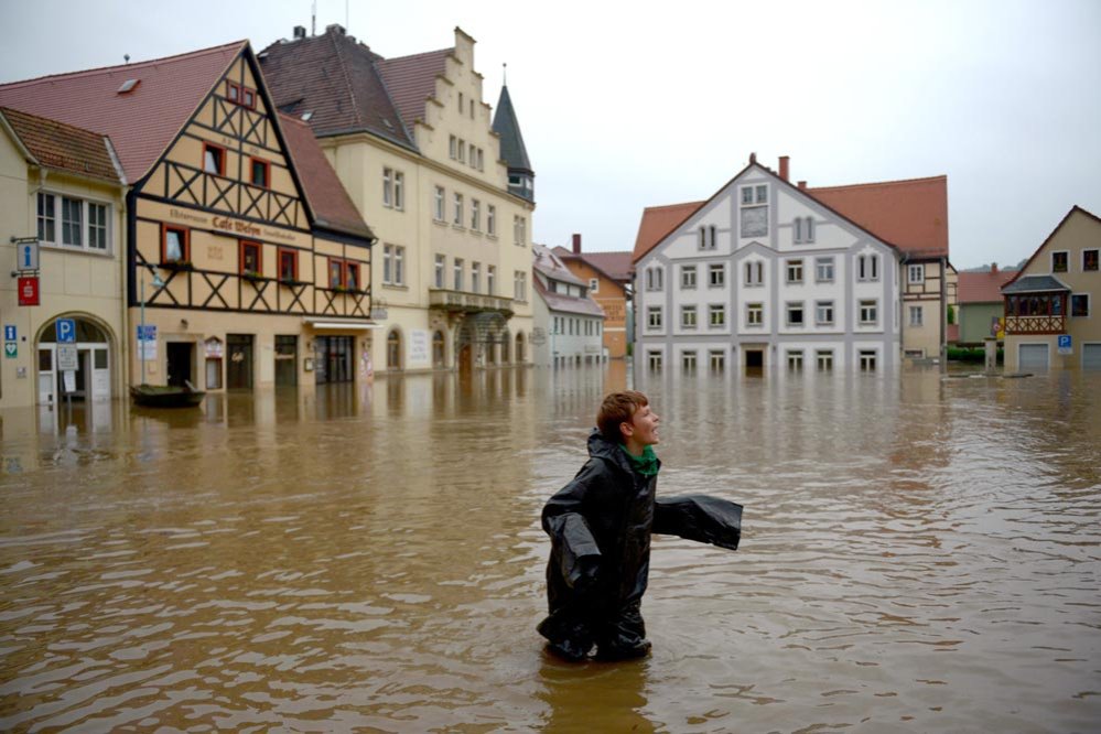Zeci de mii de persoane s-au refugiat din calea apelor 85554