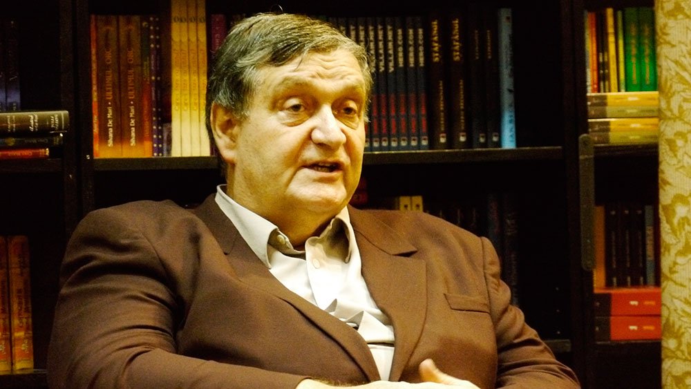 Alex Ştefănescu de la poezie la critică 85509