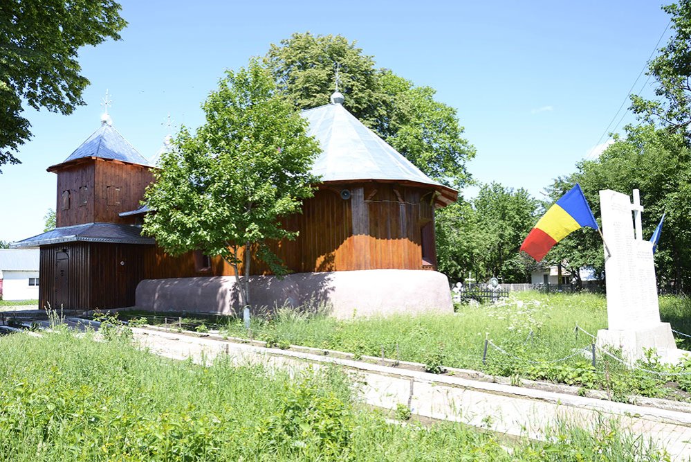 Bisericuţa „cu brâu“ din codrii Văculeştilor 85501