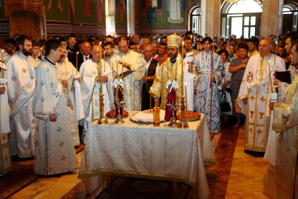 Hram la Catedrala din Buzău 85428