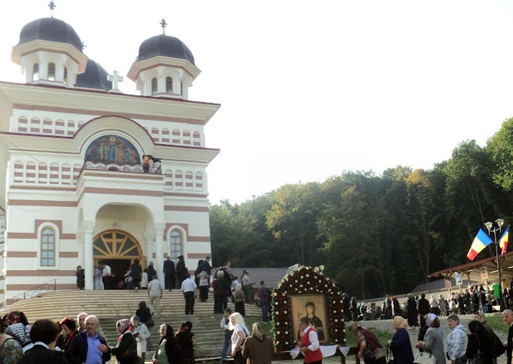 Piatră de temelie pentru un centru social 85436