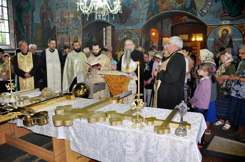 PS Nicodim în mijlocul mehedinţenilor din Severin şi Lupşa 85441