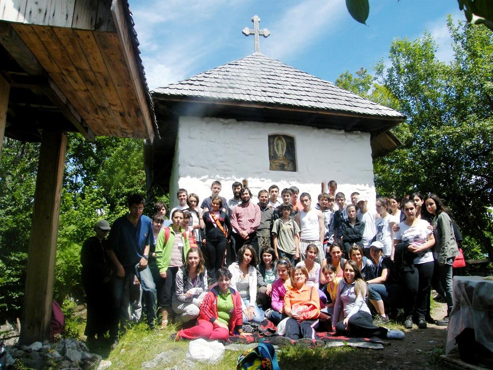 Tabăra „Vara adolescenţilor“ la Tismana 85396