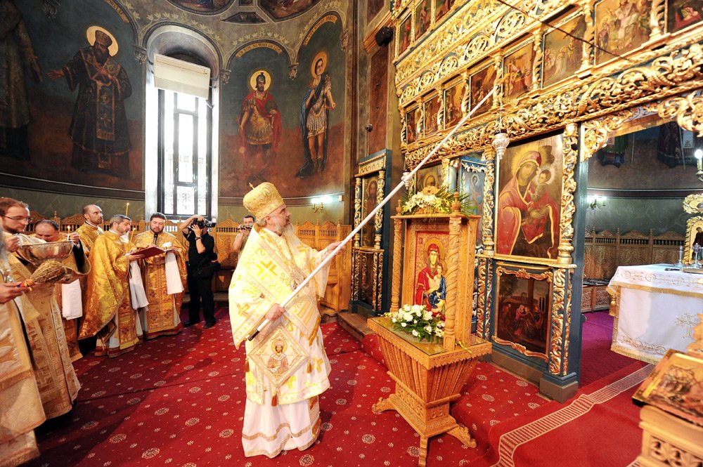 Veşmânt înnoit pentru biserica Sfântului Antonie 85385