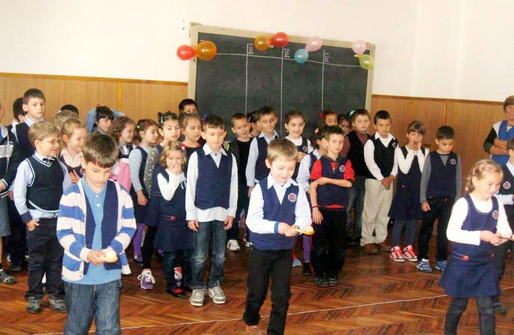 Copiii, educaţi în spiritul non-violenţei 85368