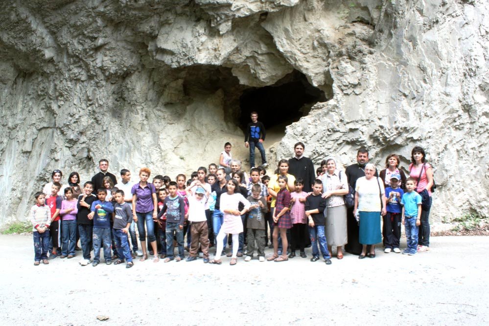 Pelerinaje la mănăstirile din Arhiepiscopia Râmnicului 85351