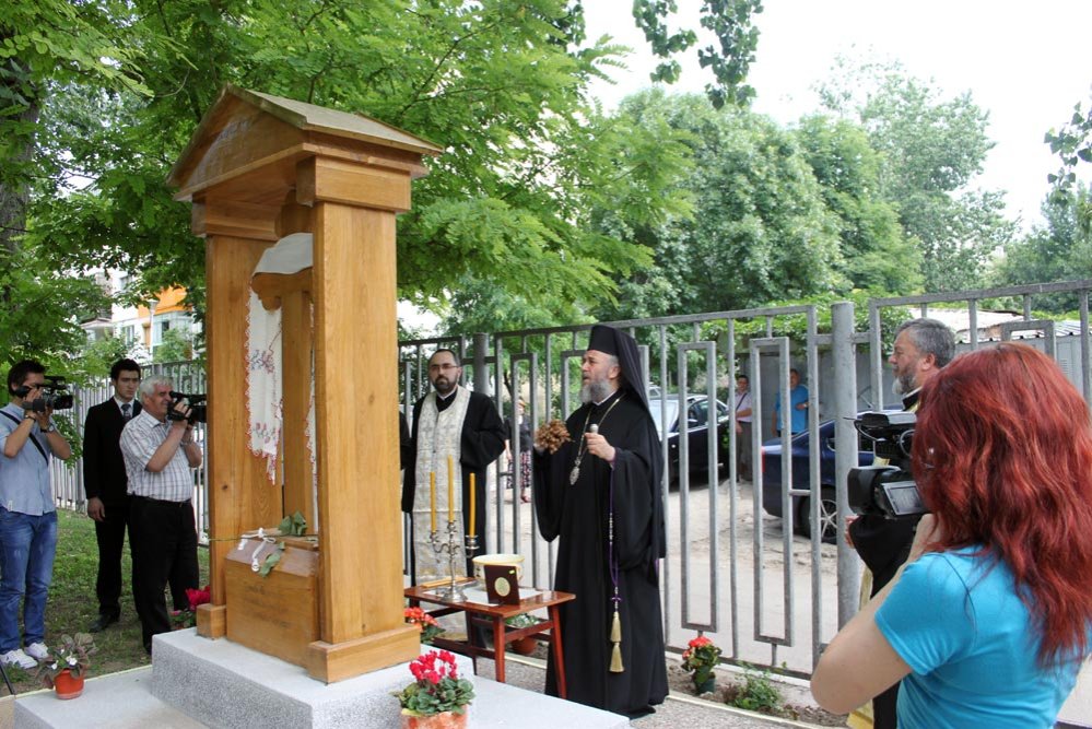 Sfinţire de troiţă şi lansare de carte la Galaţi 85307