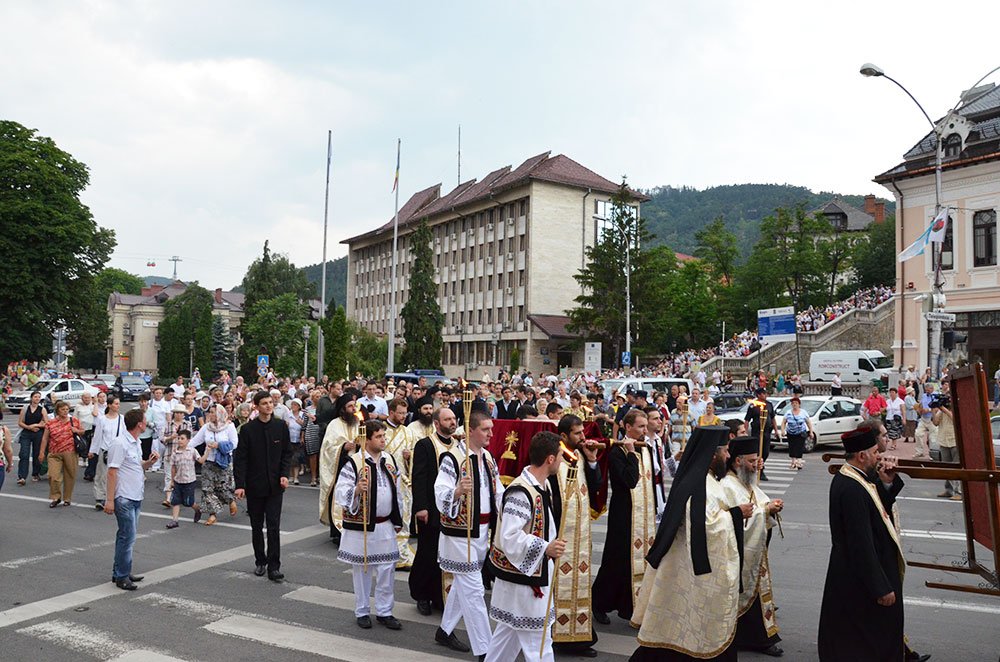 Procesiune la Piatra Neamţ cu moaştele Sfântului Gheorghe 85225