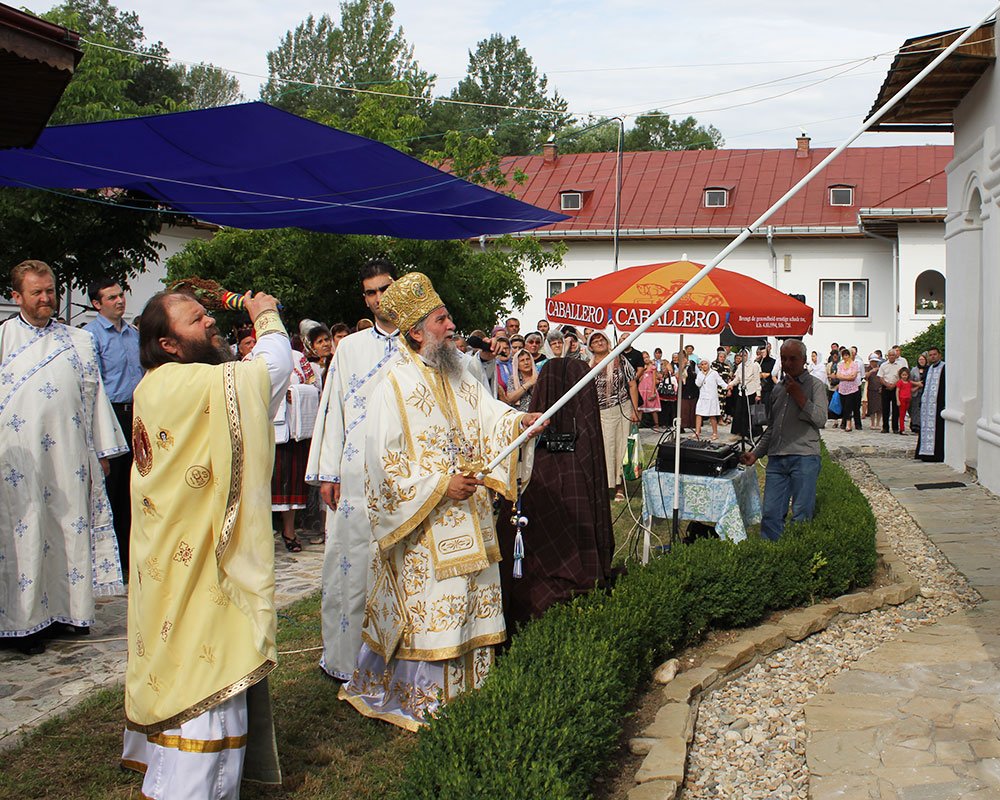 Biserica Mănăstirii din Strâmba Jiu, resfinţită 85211