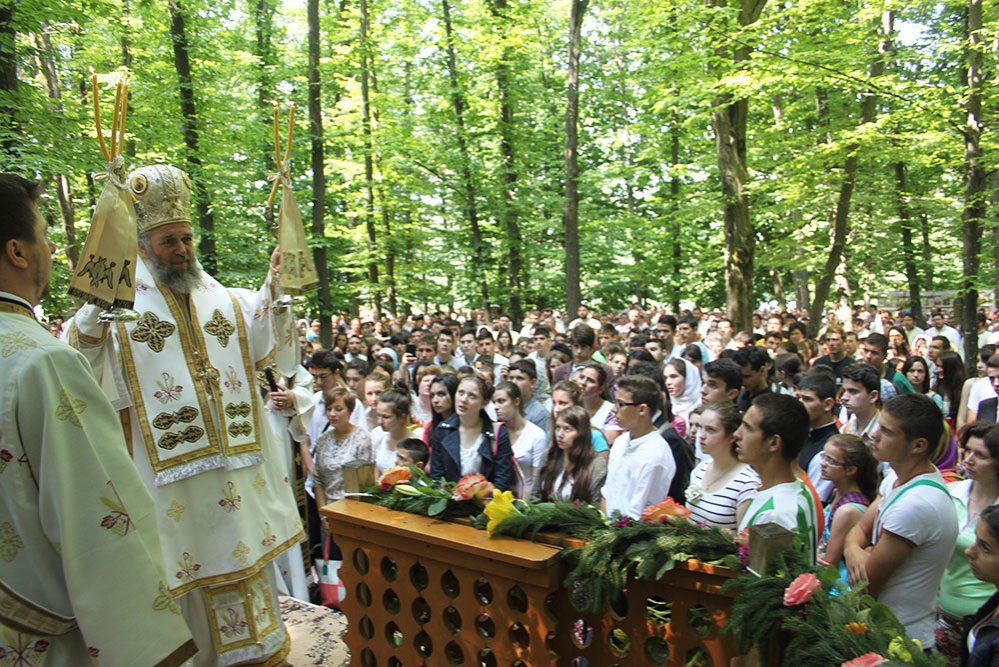 Pelerinajul liceenilor la hramul Mănăstirii Buciumeni 85208