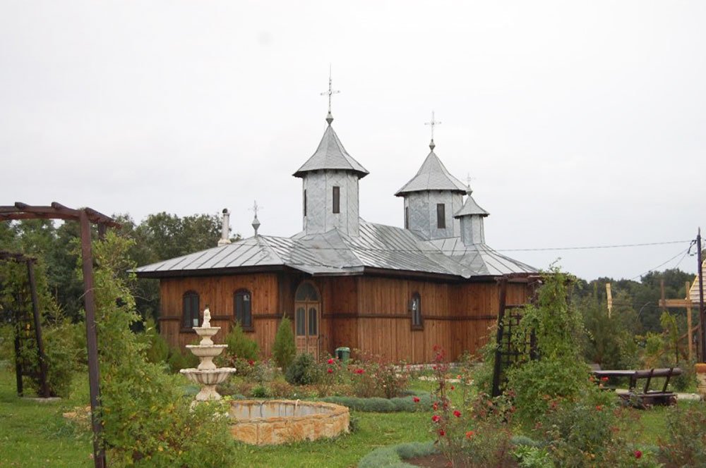 Slujbe arhiereşti la Drăgeşti şi Ivăneşti 85202