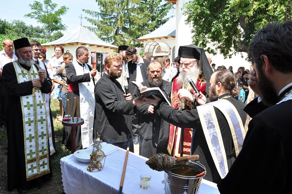 Resfinţirea bisericii parohiei Hoiseşti 85177