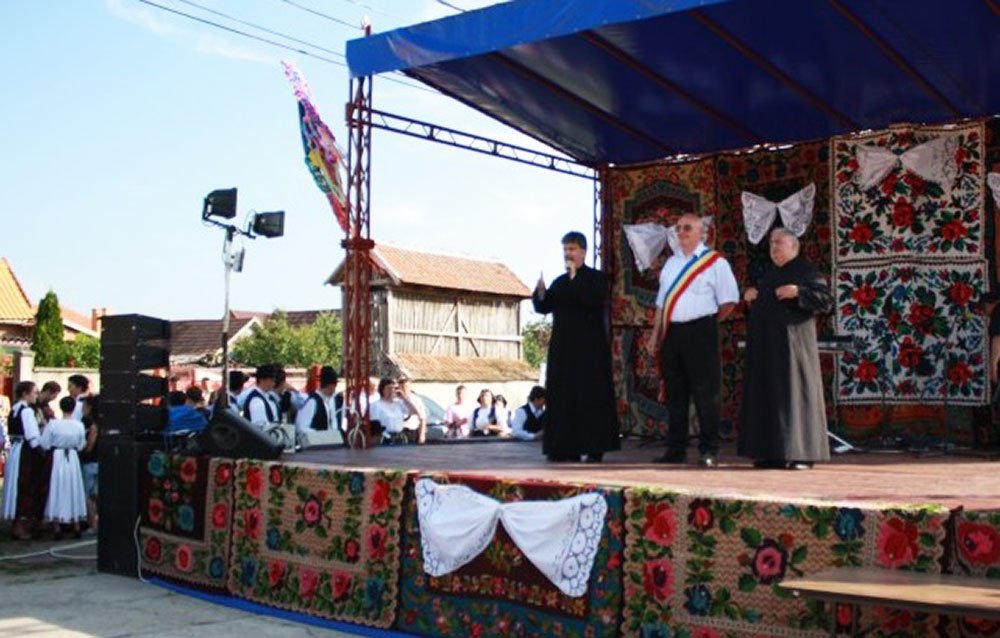 Zi de sărbătoare în Parohia Comlăuş 85176