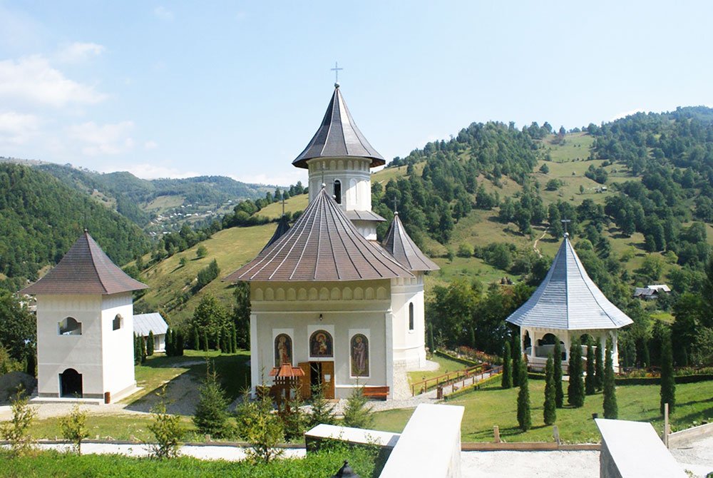 Hramul Sfinţilor Apostoli Petru şi Pavel 85140