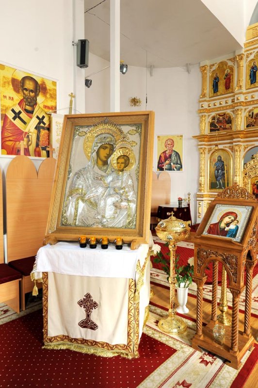 Hram la Paraclisul Catedralei Mântuirii Neamului 85110