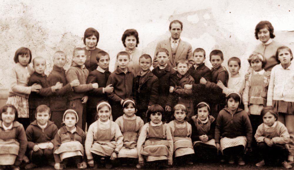 Să ne amintim de icoanele luminoase ale dascălilor noştri 85094