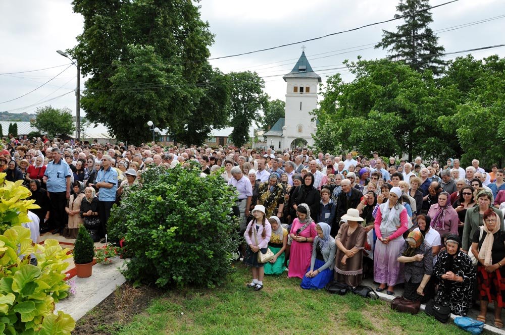 Sărbătoare mare la Catedrala episcopală din Huşi 85102