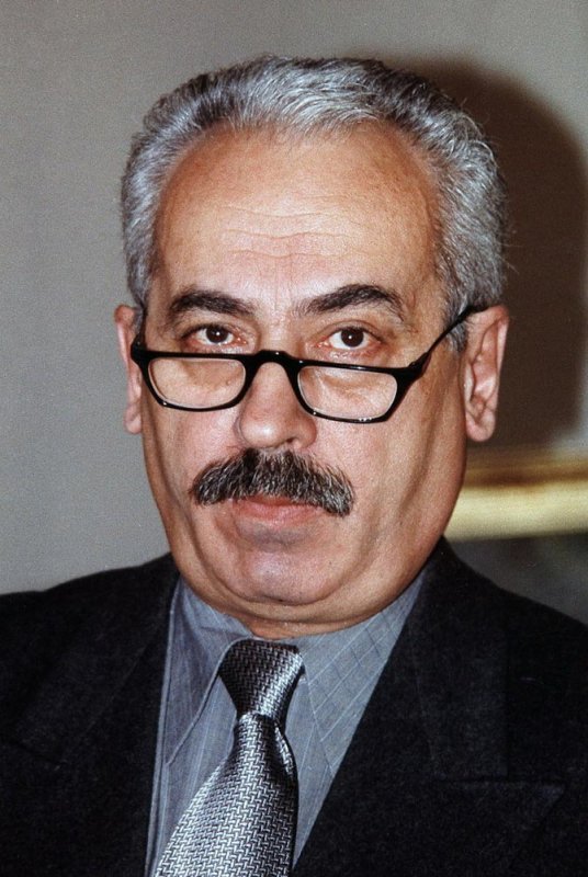 Familiei Domnului Radu VASILE 85016