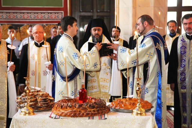 Arhiepiscopul Epifanie, pomenit la 6 luni de la trecerea la cele veşnice 84973