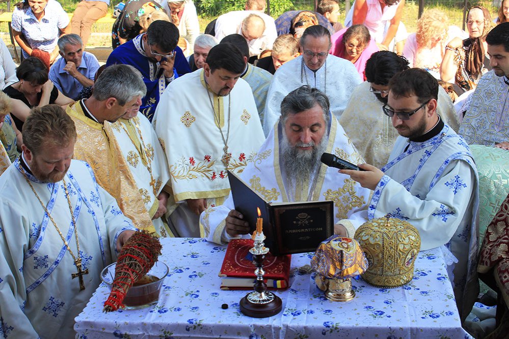 Biserica din Valea Mănăstirii a fost târnosită 84963