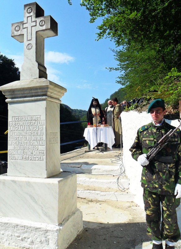 Întâlnirea moţilor în satul Dupăpiatră-Cheia 84962