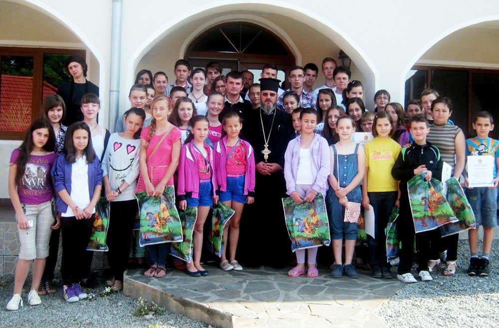 Tabără într-un colţ de rai, la Mănăstirea Strâmba 84908