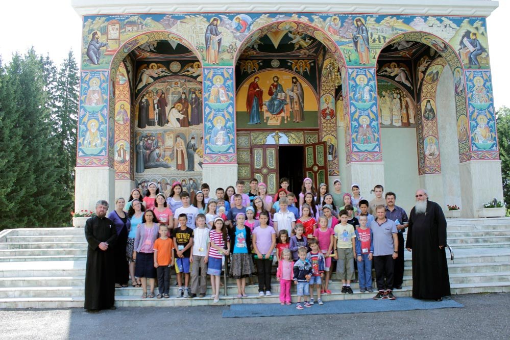Tabără a „Oastei Domnului“ la Mănăstirea Neamţ 84760