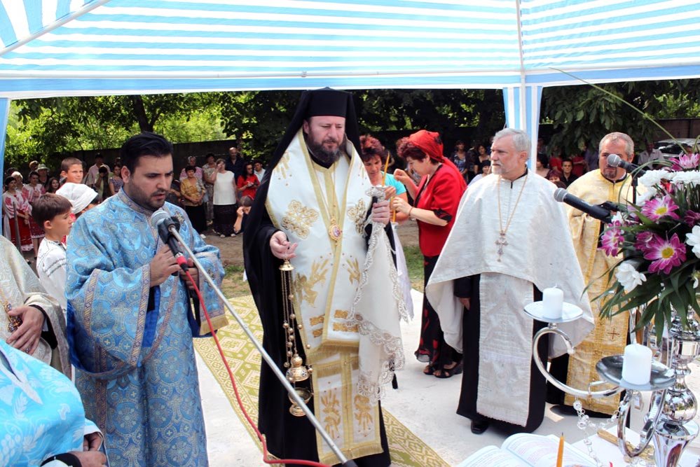 Piatră de temelie pentru o nouă biserică în Drăgăşani 84754