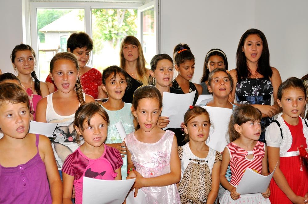 Cântecul şi dansul popular, o preocupare a tinerilor 84734