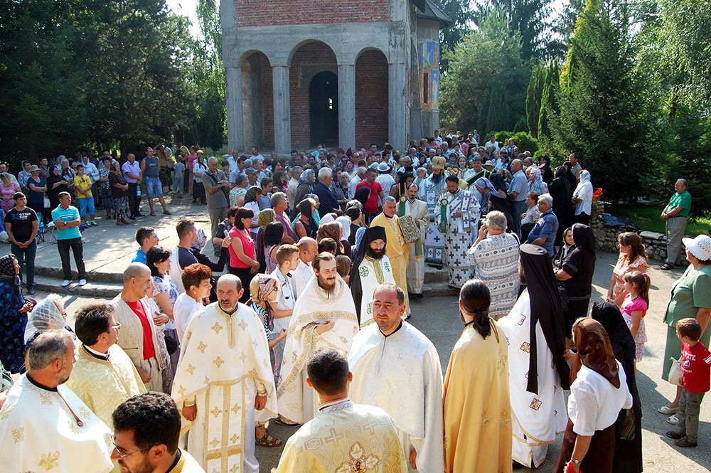 Slujiri chiriarhale de sărbătoarea Sfântului Ilie în Banat 84717