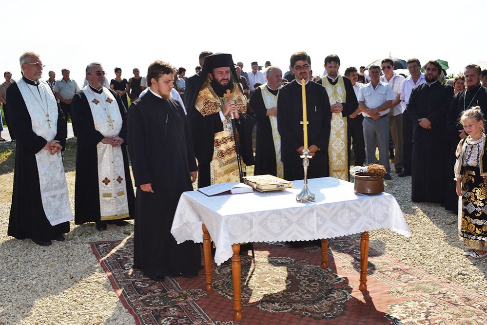 O nouă troiţă în Episcopia Caransebeşului 84676