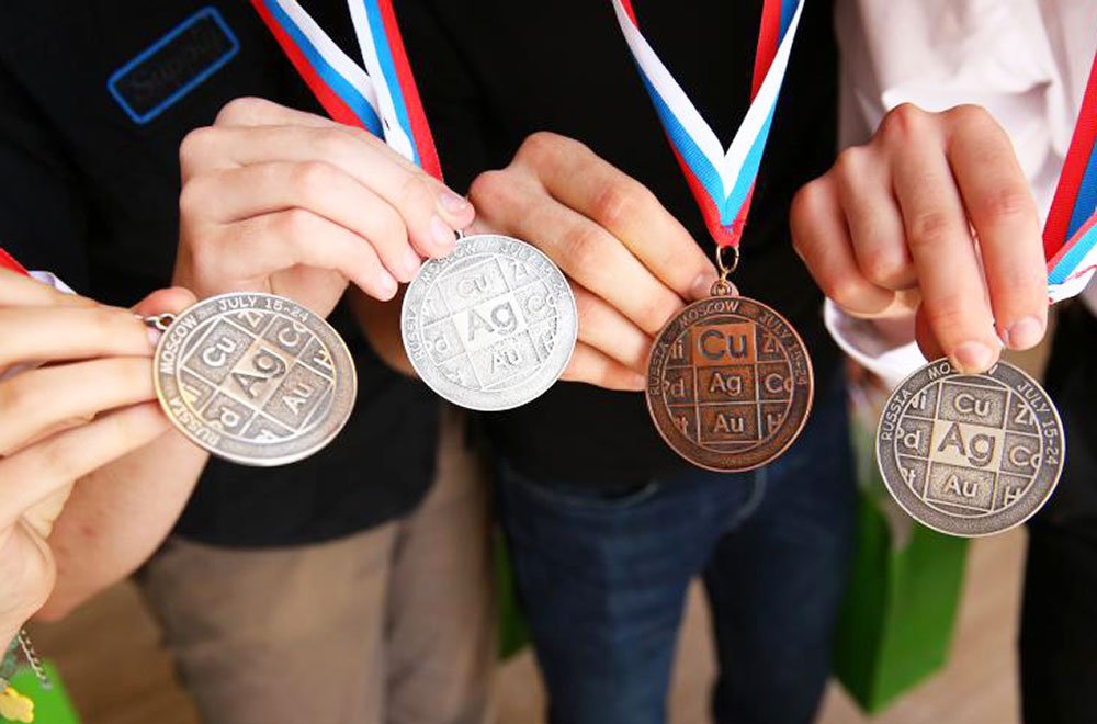 Elevii olimpici, stimulaţi să nu plece din ţară 84606