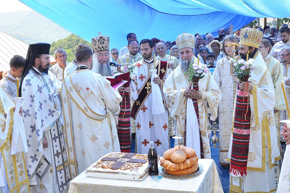 Slujbă cu trei arhierei la hramul Mănăstirii „Sfânta Ana“ 84609