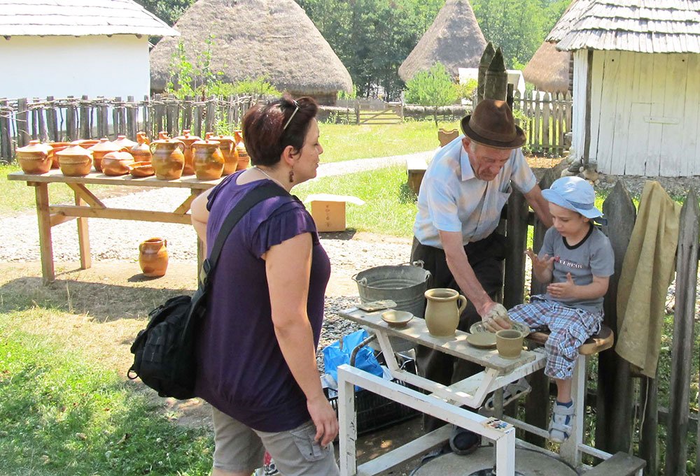 Târg de ceramică şi şcoală de vară la Astra 84608