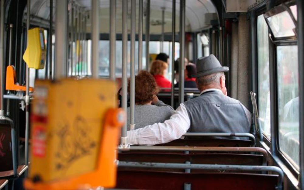 Pensionarii ar putea rămâne fără reduceri la transport 84521