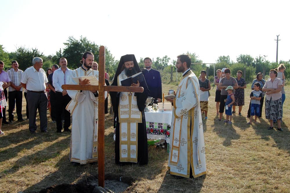 Piatră de temelie pentru un nou sfânt lăcaş în Arhiepiscopia Timişoarei 84529