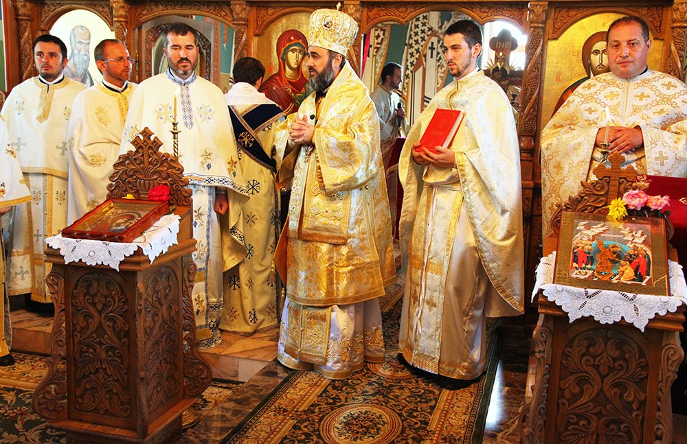 Slujire arhierească în parohia buzoiană Berca 84443