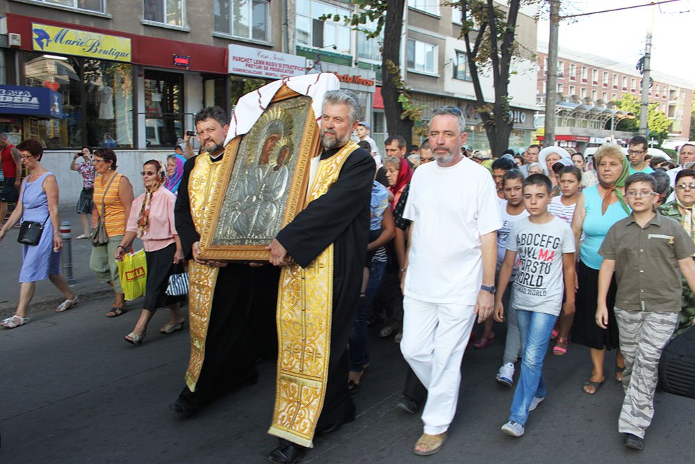 Procesiune cu icoana Maicii Domnului de la Mănăstirea Adam 84396