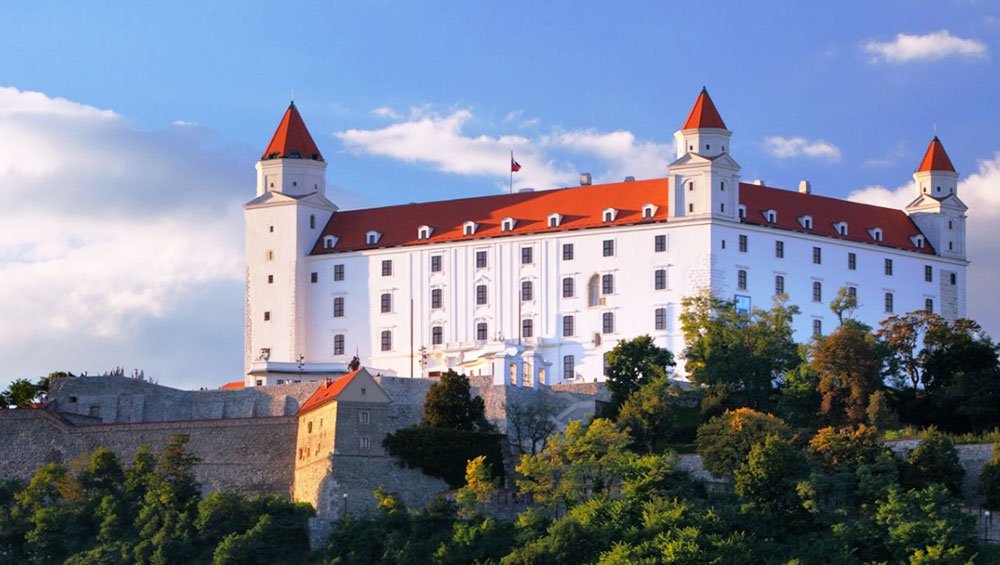 O ţară cu munţi sălbatici şi oraşe cu castele 84369