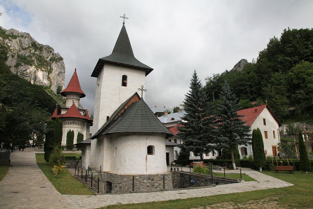 Salvarea vechii biserici de la  Râmeţ  84380