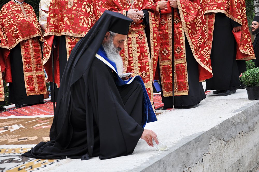 Sfinţirea locului de biserică oficiată de IPS Mitropolit Teofan la Bălţăteşti 84340