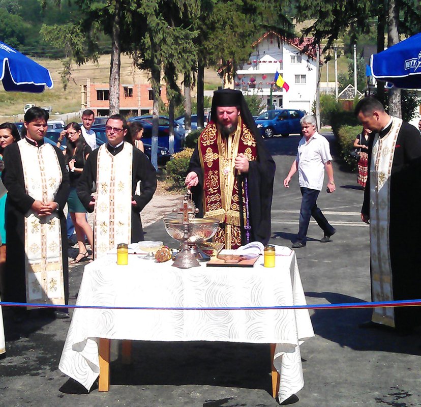 PS Emilian Lovişteanul a sfinţit complexul de agrement „Posada“  84323