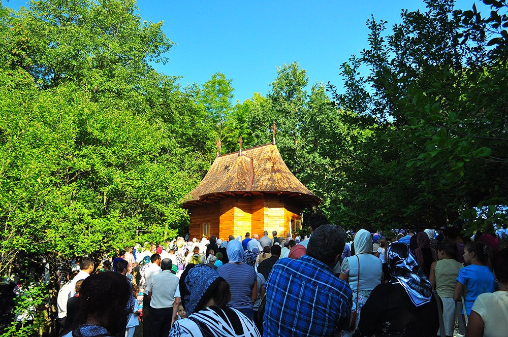 „Sfinţii, braţele împrumutate ale lui Hristos care binecuvântează“ 84282