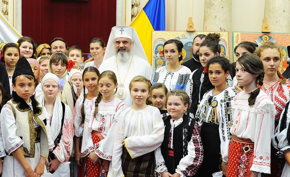 Comuniunea şi ajutorarea frăţească - izvor de bucurie 84275